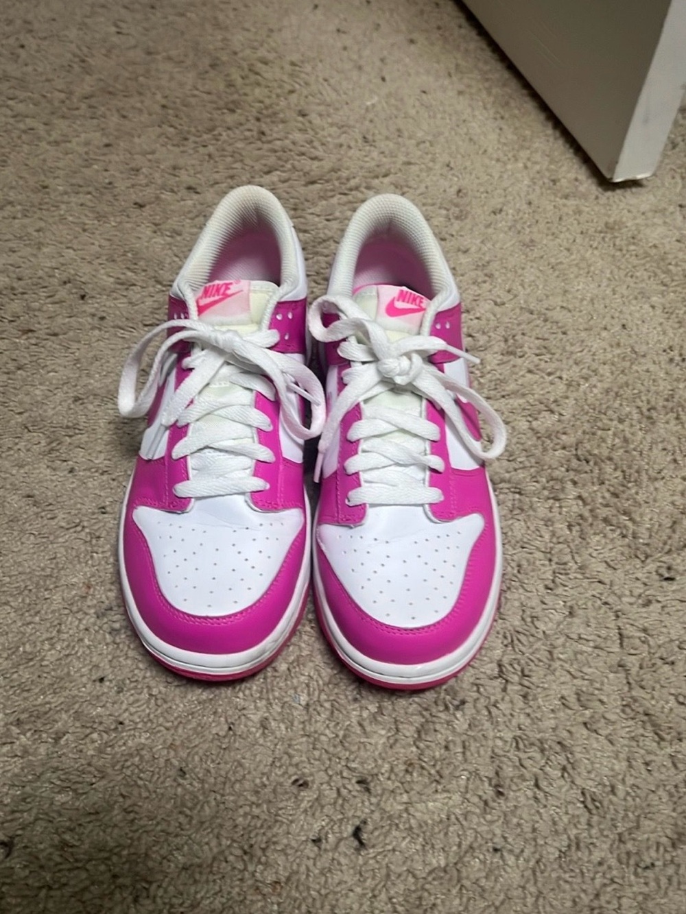 Nike Low-Top Sneakers in White & Pink